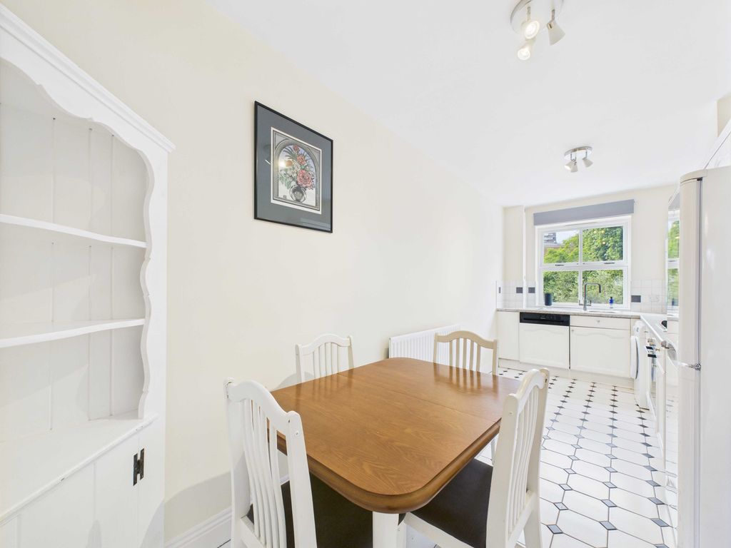 Property photo 3 of 16 Cam03741G0-Pr0099-Still007