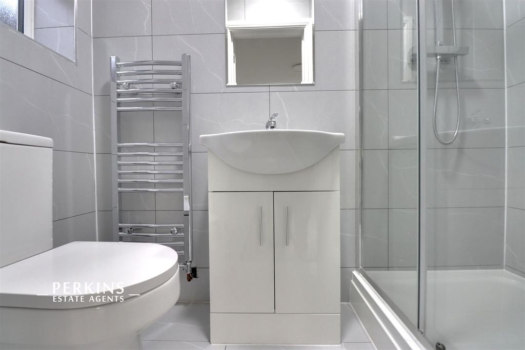 Property photo 2 of 4 Ensuite 2.Jpg