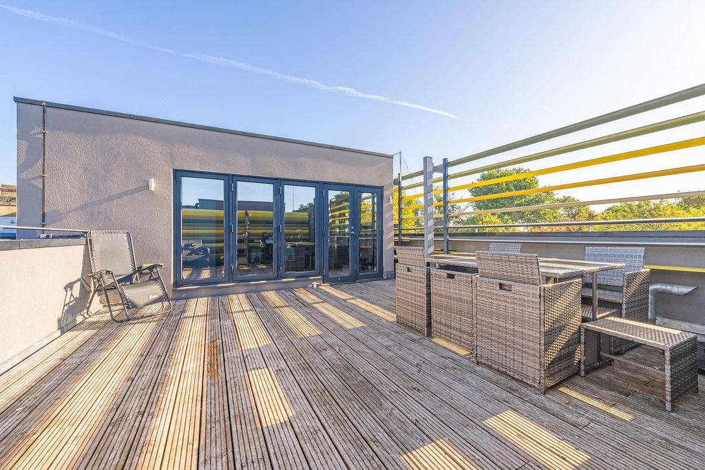 Property photo 3 of 15 Roof Terrace