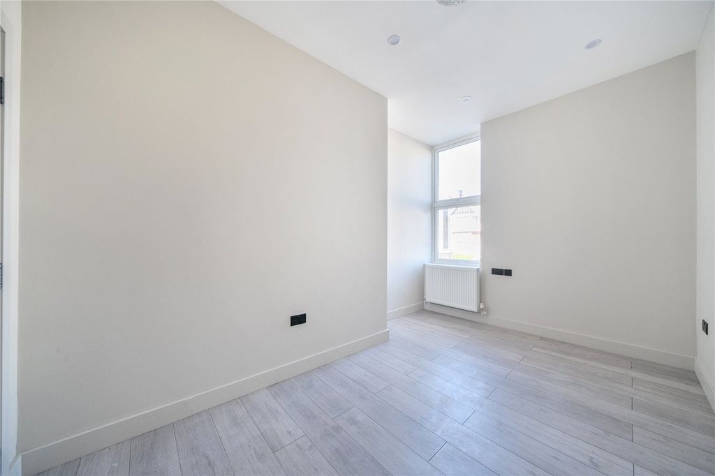 Property photo 3 of 8 Picture No. 23