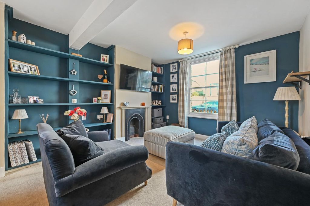 Property photo 3 of 11