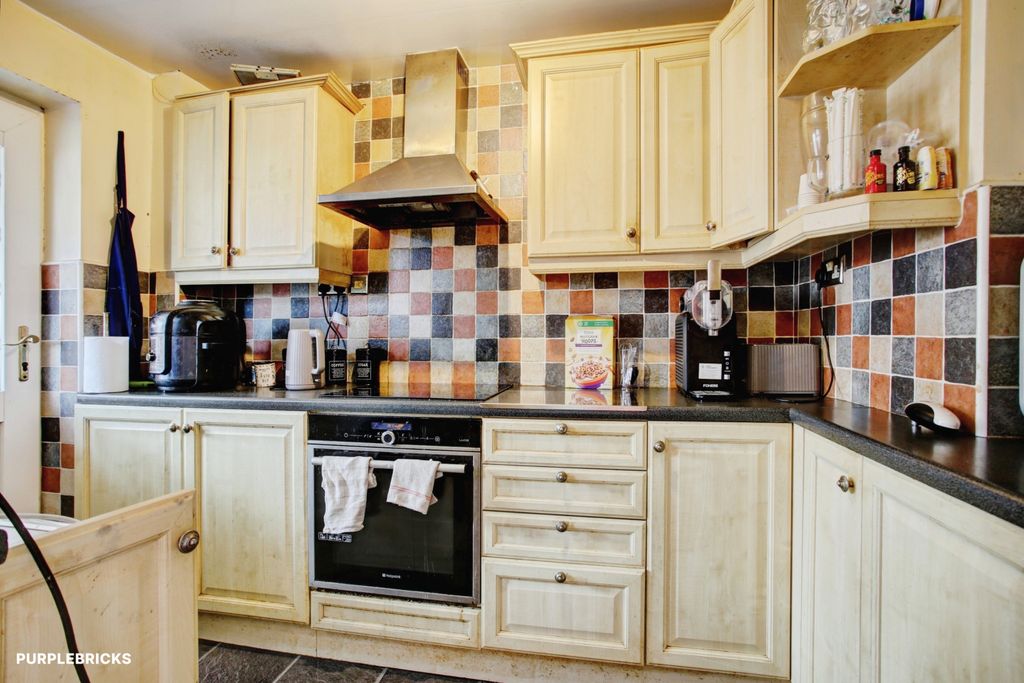 Property photo 3 of 20 Kitchen
