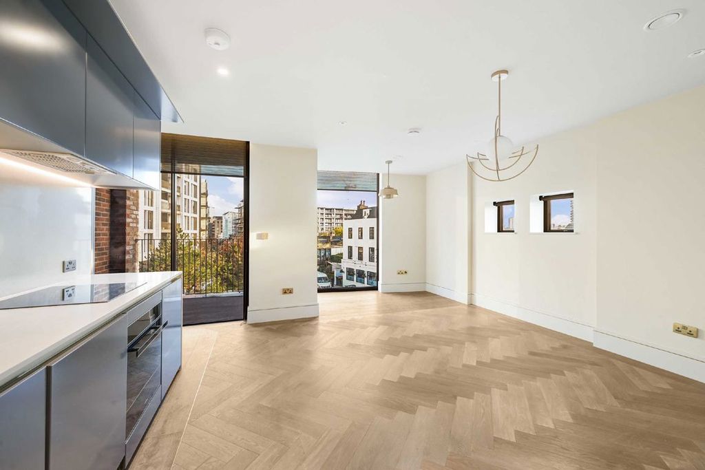 Property photo 2 of 8