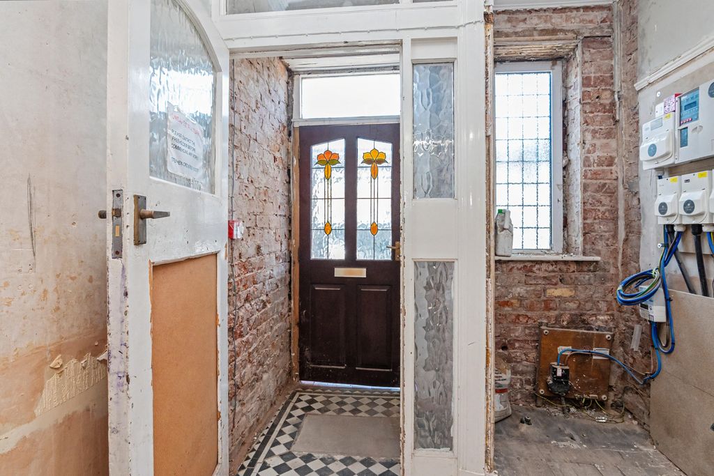 Property photo 2 of 18 Flat 1, 18 Seafield Road, Blackpool, Lancashire, Fy1 2Ls