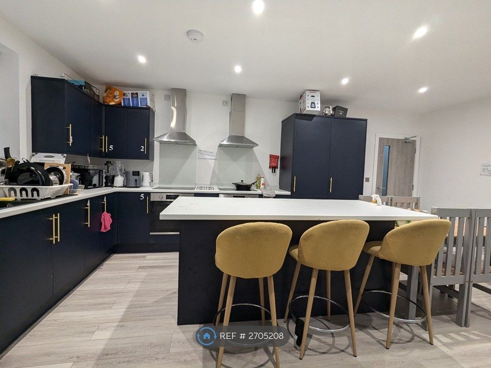 Property photo 2 of 12 Communal Kitchen