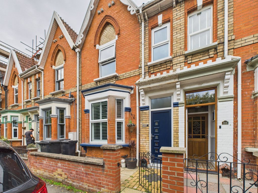 Property photo 1 of 16 Front