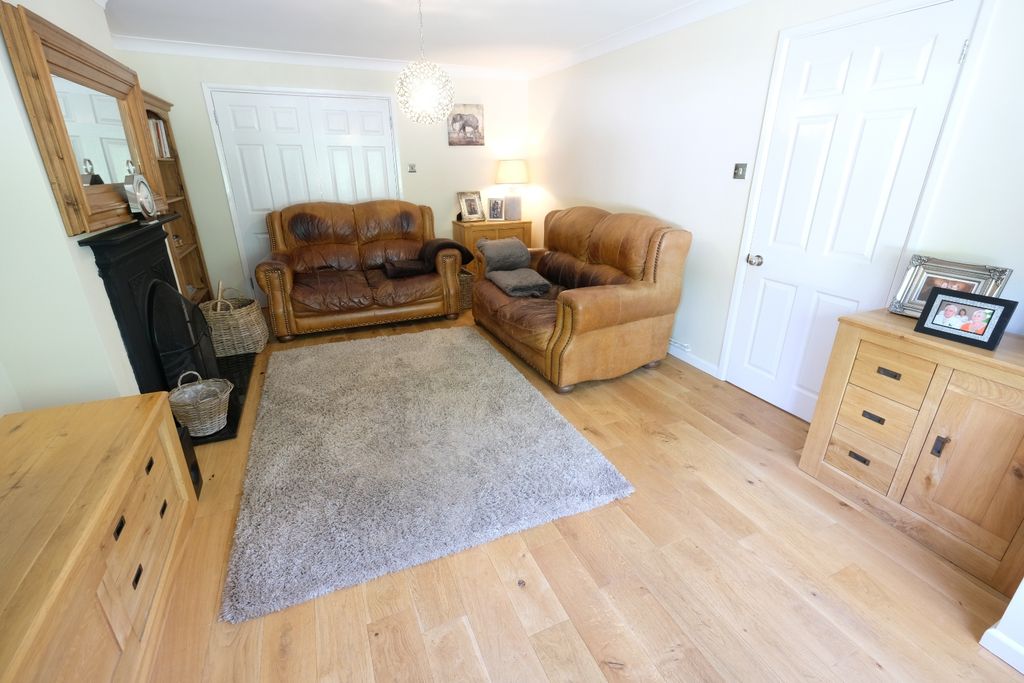 Property photo 2 of 14 Sitting Room