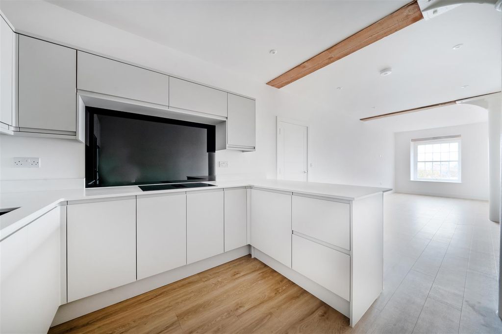 Property photo 3 of 20 Kitchen