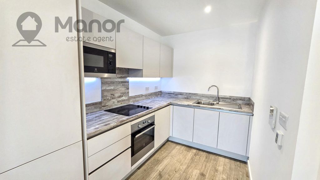 Property photo 3 of 16 Kitchen