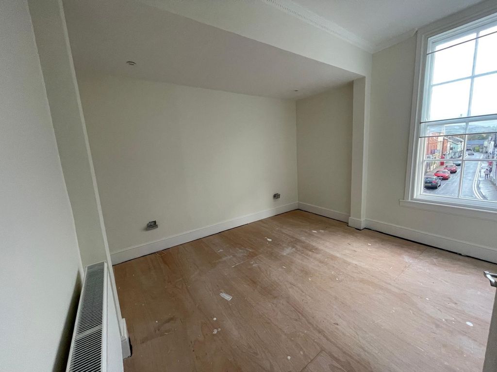 Property photo 3 of 10 1