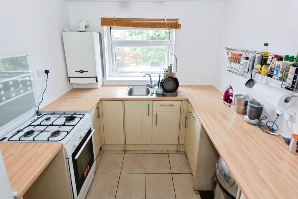 Property photo 2 of 17 Kitchen