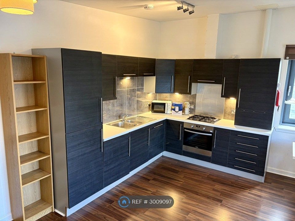Property photo 1 of 18 Kitchen/Lounge