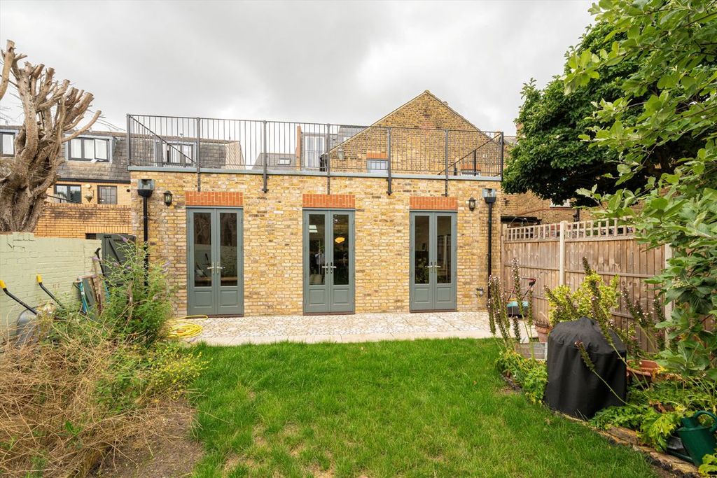 Additional image 8 of 6 bed property for saleUxbridge Road, Hampton TW12