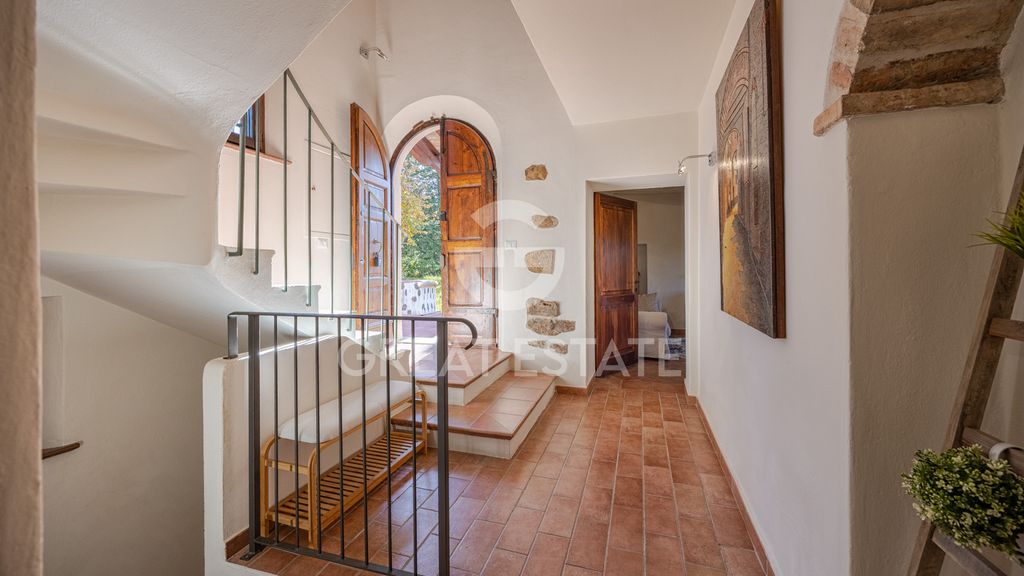 Property photo 2 of 50 Interiors