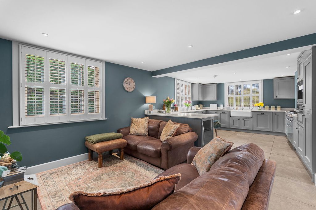 Property photo 3 of 32