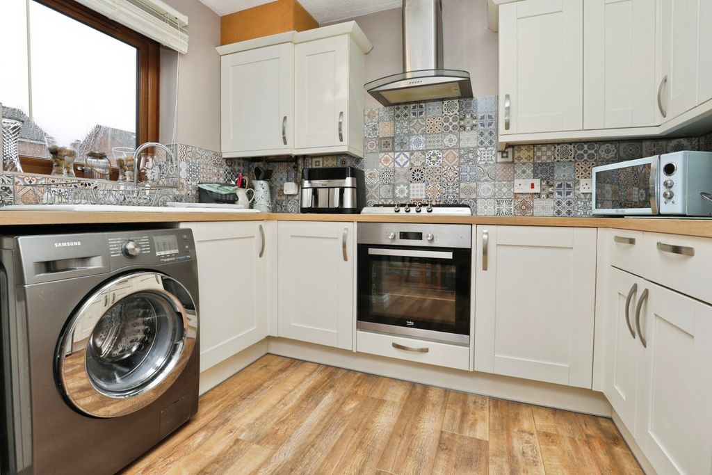 Property photo 3 of 20 Kitchen