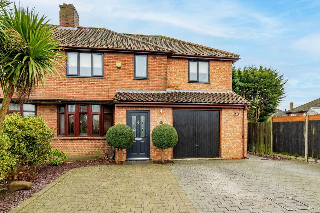 Property photo 1 of 27