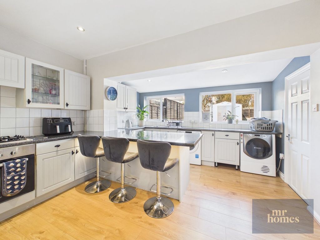 Property photo 2 of 34