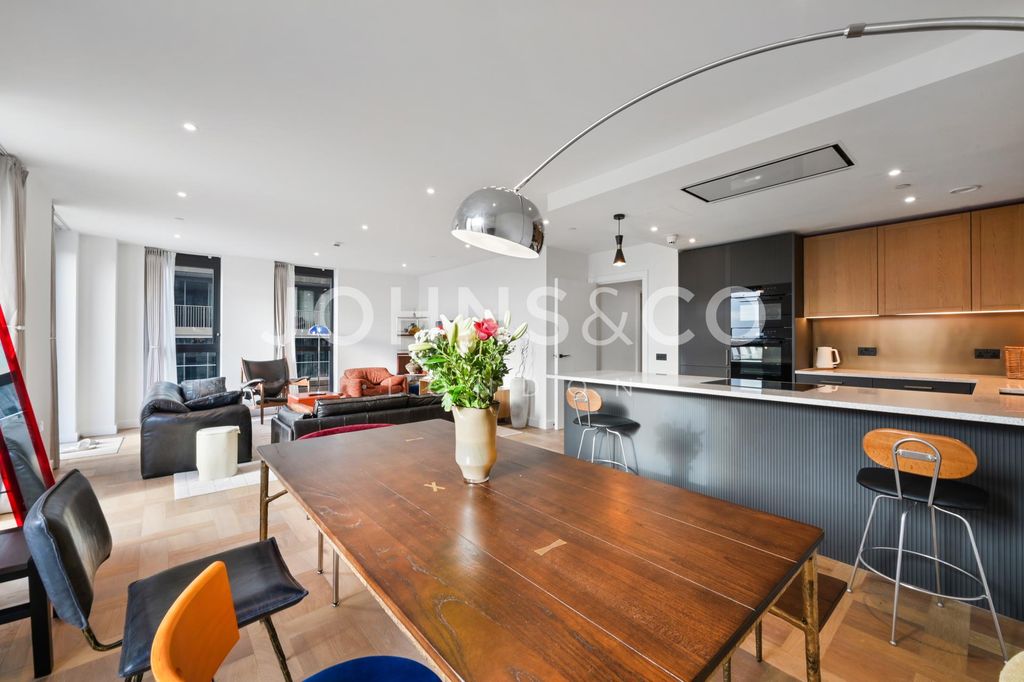 Property photo 2 of 21