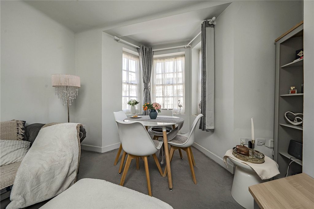 Property photo 3 of 8 Picture No. 04