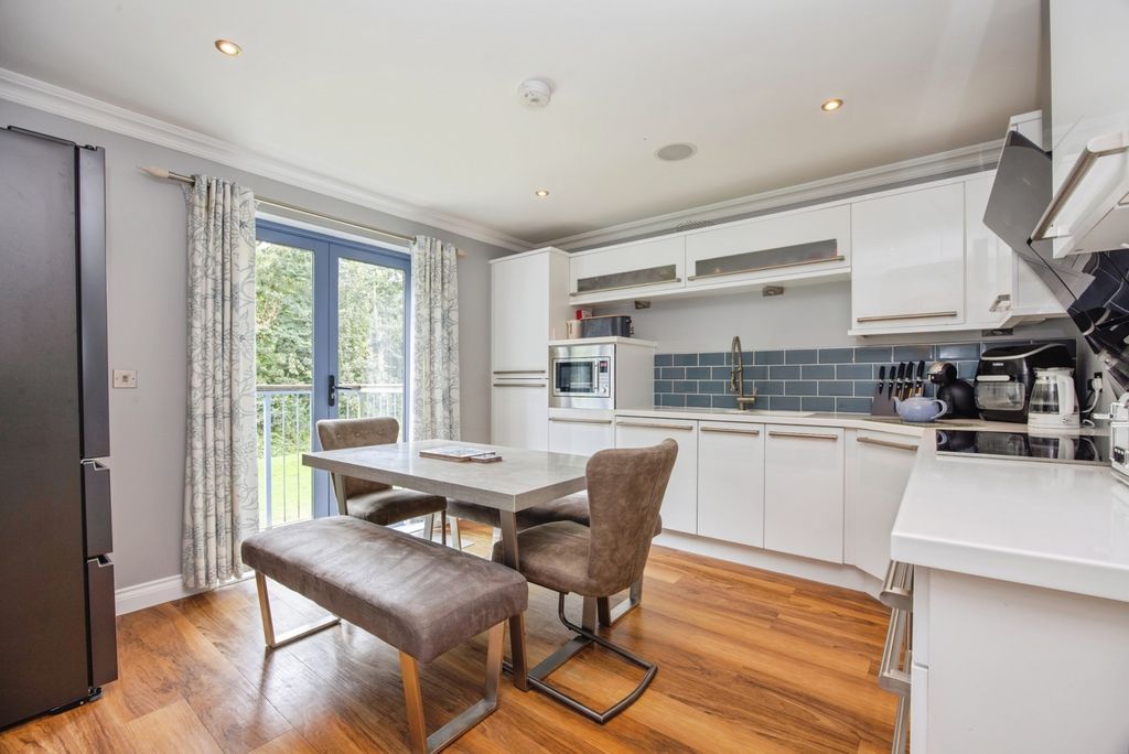 Property photo 3 of 23 Pbox-Img.Jpg