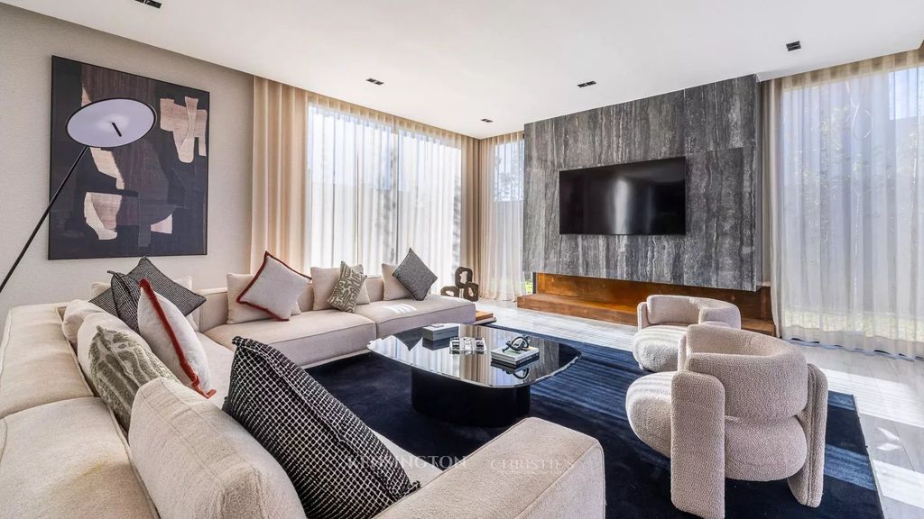 Property photo 2 of 45