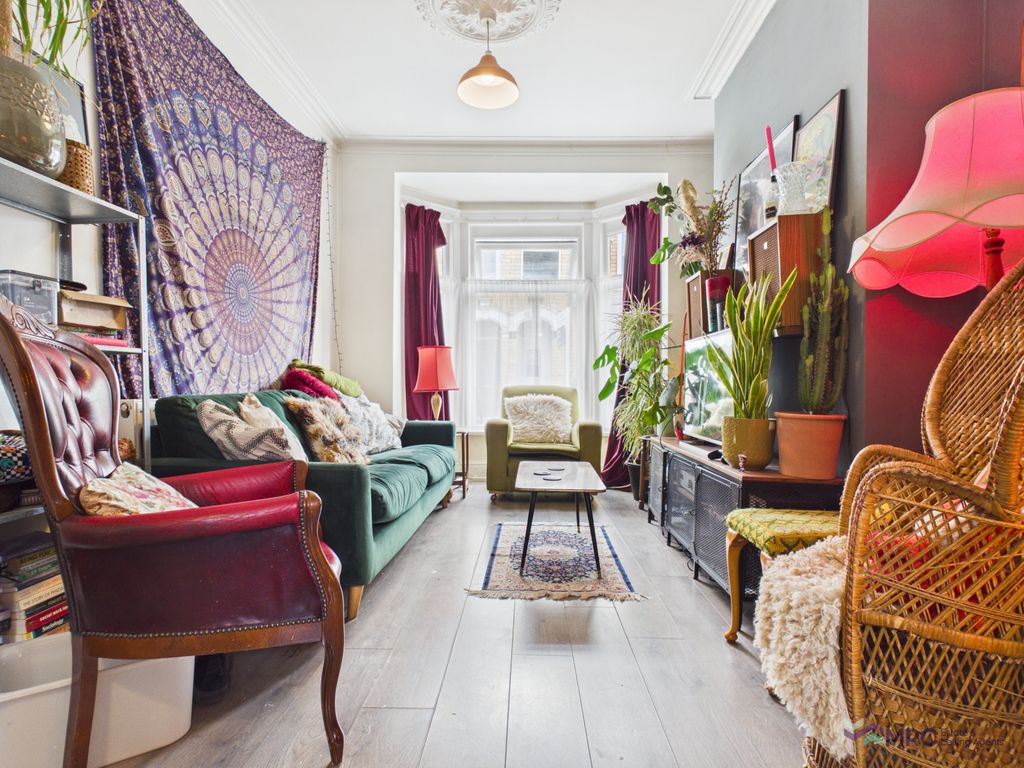 Property photo 2 of 7 Gallery
