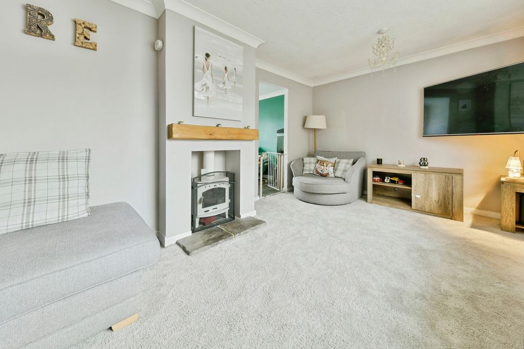 Property photo 2 of 18 Lounge