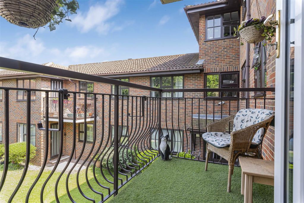 Property photo 2 of 11