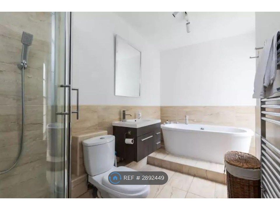 Property photo 2 of 21 Bathroom