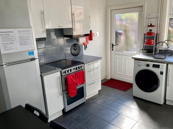 Property photo 3 of 19 Kitchen