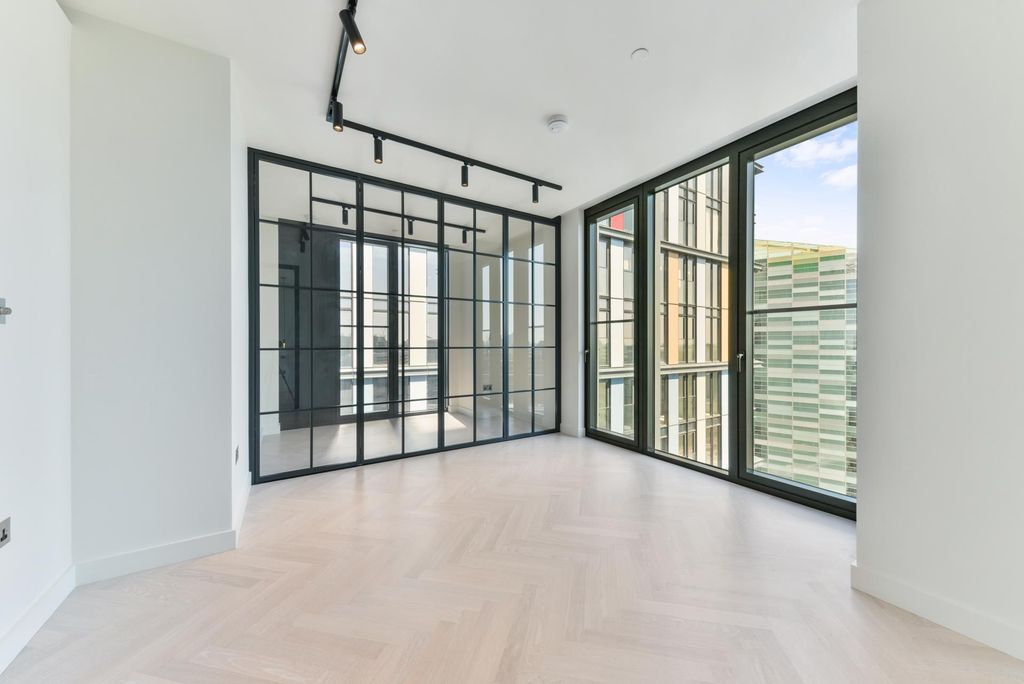 Property photo 3 of 12