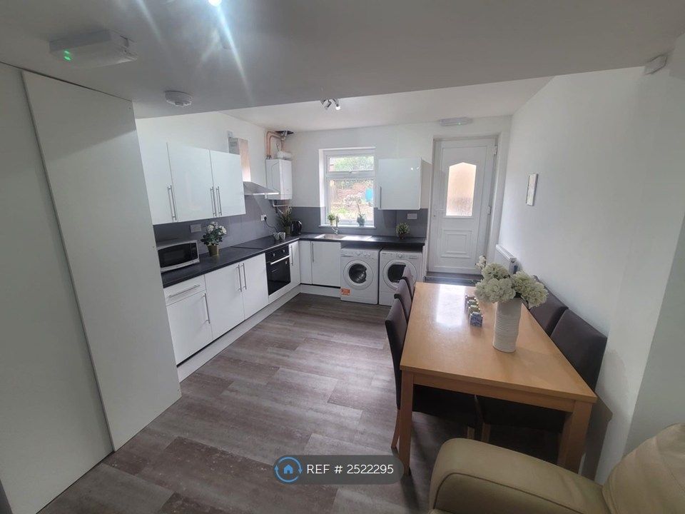 Property photo 1 of 5 Kitchen/Dining