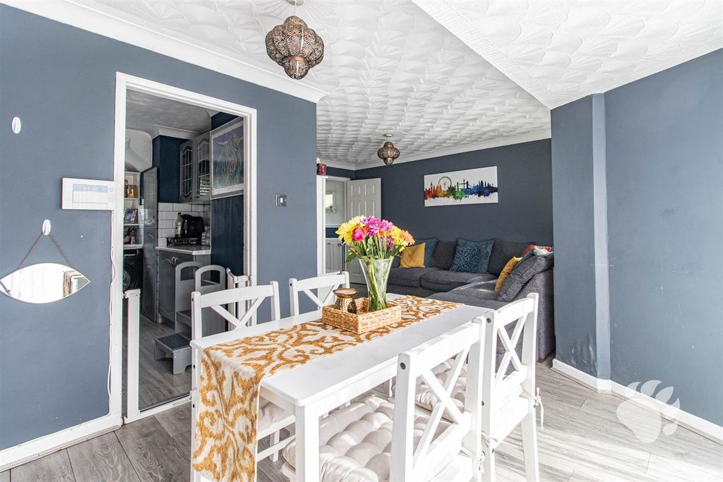 Property photo 2 of 21 Lounge / Diner