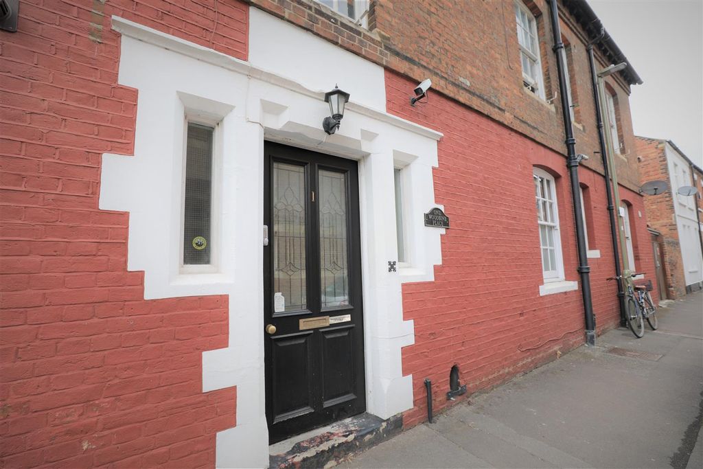 Property photo 1 of 2