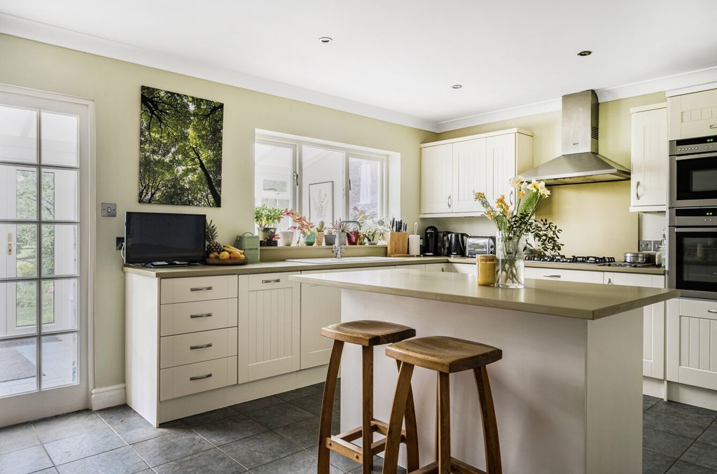 Property photo 2 of 23 Kitchen / Diner