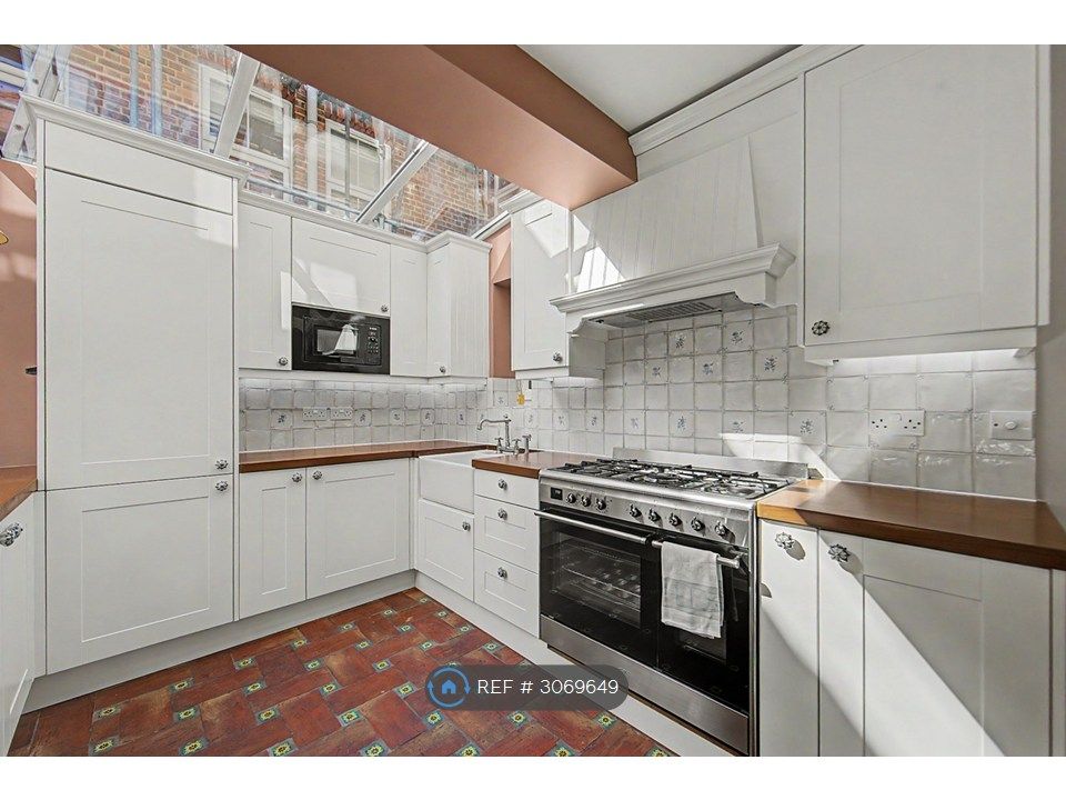 Property photo 2 of 14 Kitchen