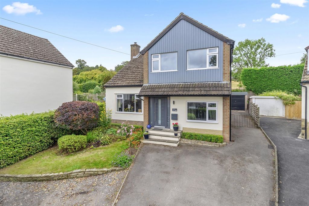 Property photo 1 of 33 Southfield Road