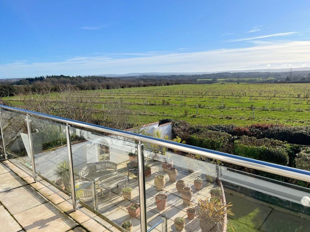 Property photo 3 of 38