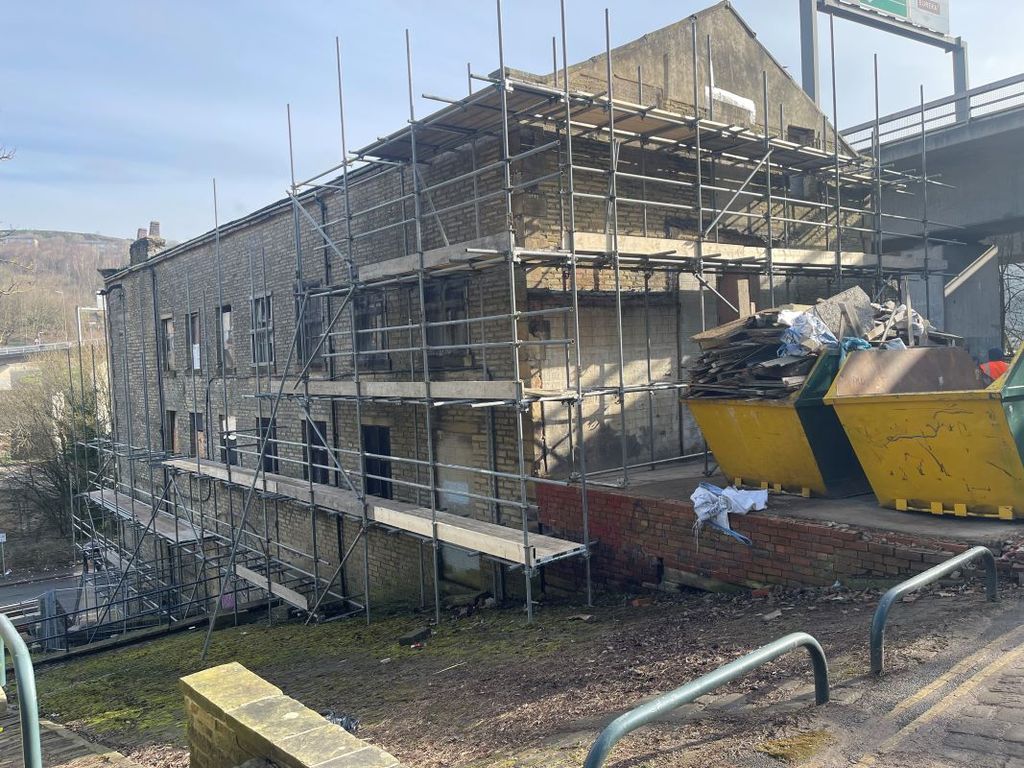 Property photo 2 of 85