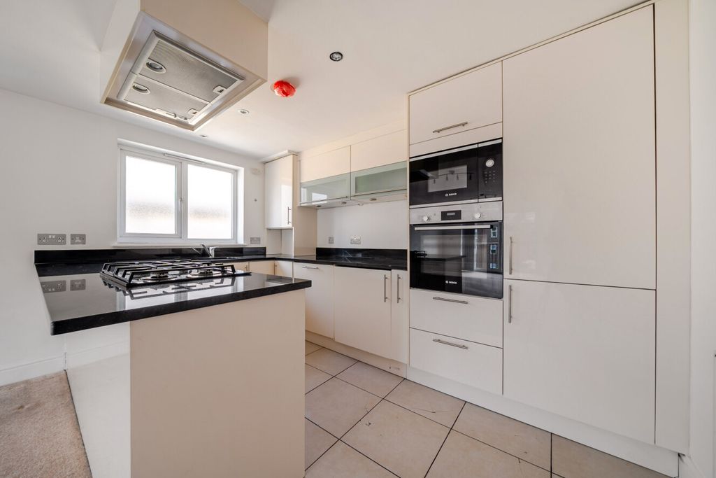 Property photo 3 of 11 1482400-11-6A3A61...