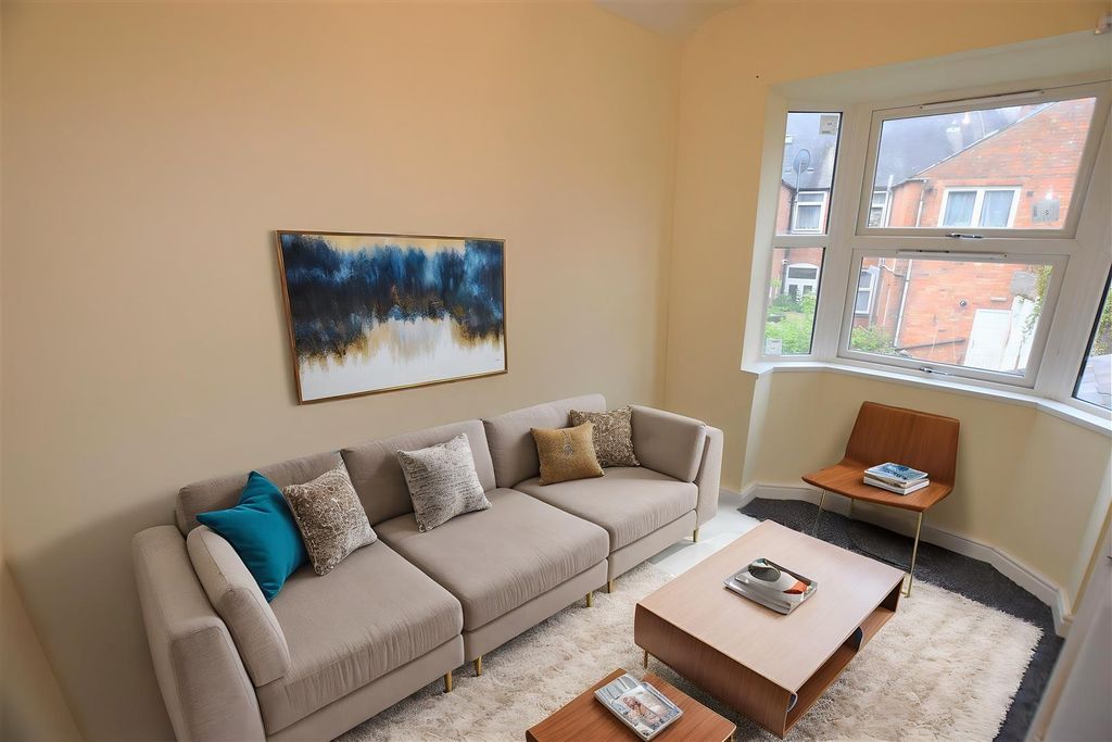 Property photo 1 of 8 Vd7Sg68Wknbv0-Yhugek3Ebxd5K - Living Room - Standard - 0.Jpg