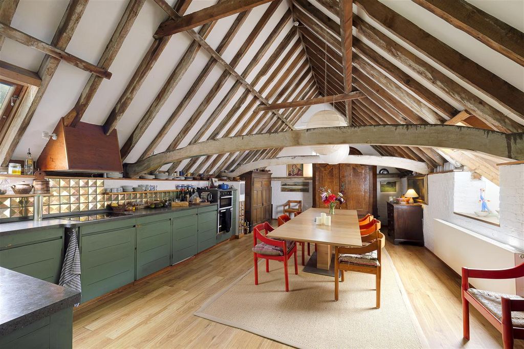 Property photo 2 of 33