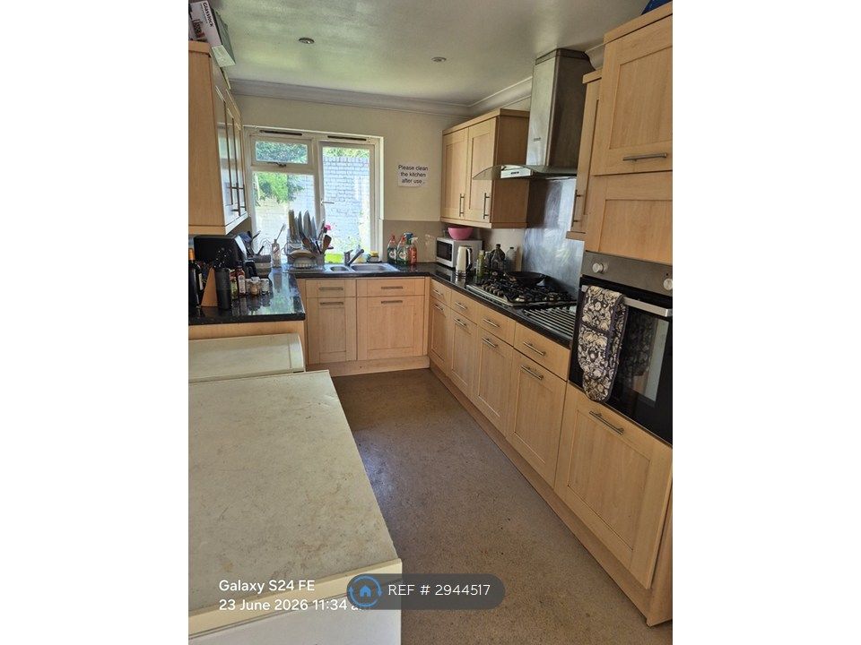 Property photo 3 of 7 Kitchen 01