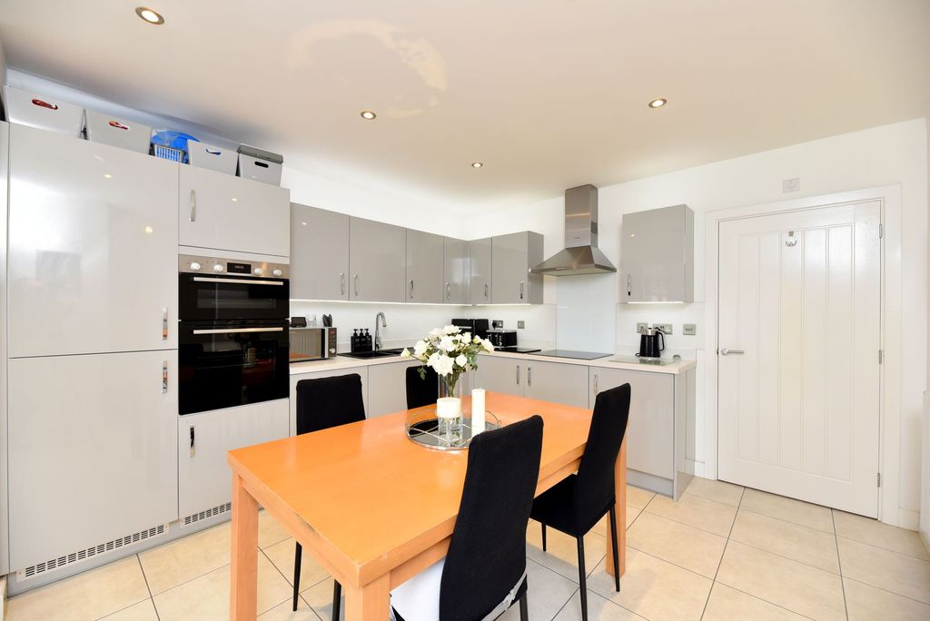 Additional image 5 of 3 bed semi-detached house for saleGale Drive, Biggleswade SG18