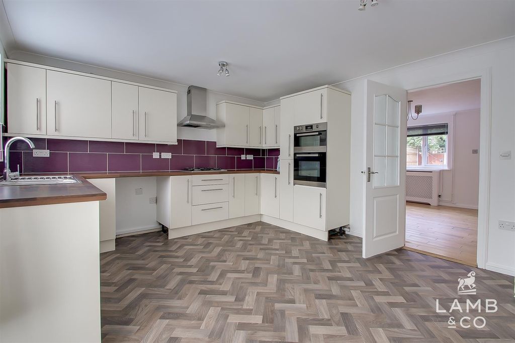 Property photo 2 of 13 Kitchen/Breakfast Room