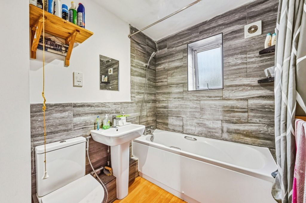 Property photo 3 of 10 Photo