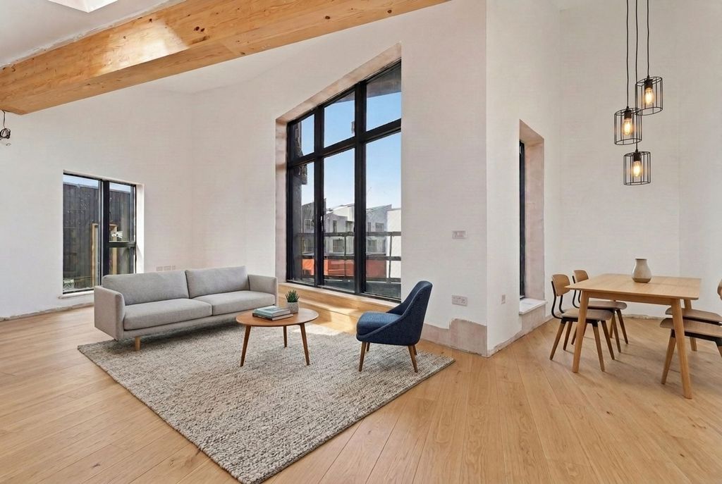 Property photo 3 of 11 Living Dining