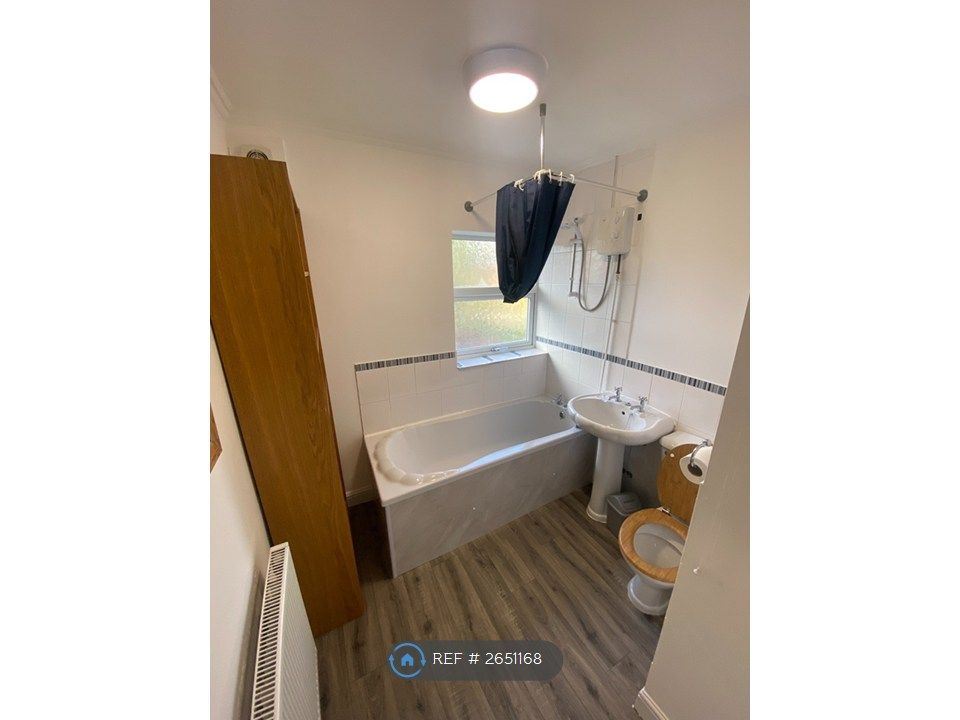 Property photo 2 of 16 Bathroom