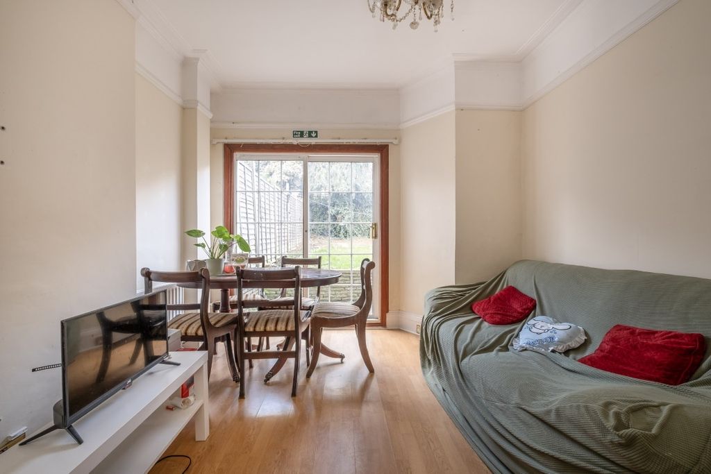 Property photo 3 of 12 26-Edencourt-Road...